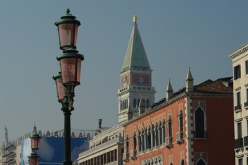 Fototapeta na wymiar Venezia città durante il carnevale