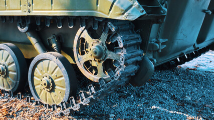 Obraz na płótnie Canvas Russian military tank tracks close up view