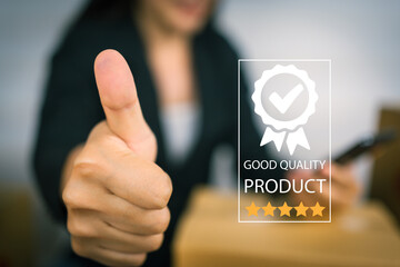 Online sellers give excellent ratings on products, feedback on product use, trade on a globally connected online platform, internet-connected commerce society.