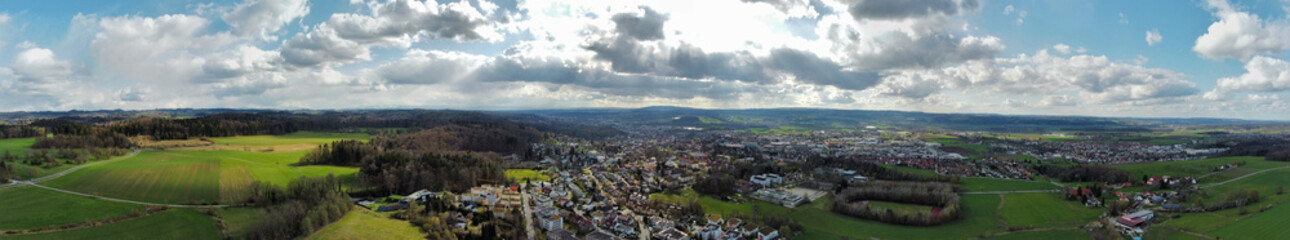 Fototapeta na wymiar Weingarten, Deutschland: Luftpanorama der malerischen Stadt