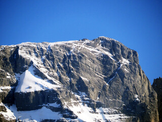 Snow-capped alpine peak Bös Fulen (Boes Fulen or Bos Fulen, 2801 m), the highest peak in the canton of Schwyz situated in the Schwyz Alps mountain massif - Canton of Glarus, Switzerland / Schweiz