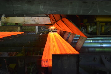 Red-hot metal at a metallurgical plant - obrazy, fototapety, plakaty