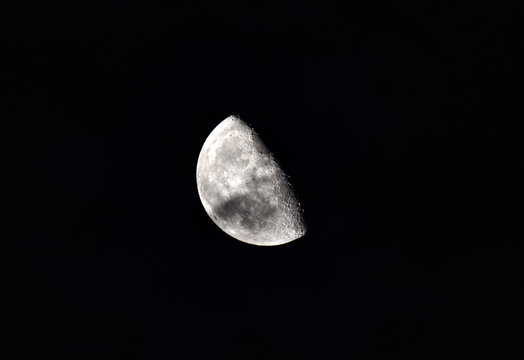 Mond, Erdtrabant, Erdmond, Krater, Halbmond, Zunehmend, Abnehmend, Nacht, Leuchten, Mondkrater, Mondlandschaft, reflektieren, Satellit, nat&uuml;rlich, Phasenwechsel, Mondphase, Durchmesser, Mondsichel, Te