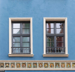 Fototapeta na wymiar Beautiful white window and blue plastered wall 
