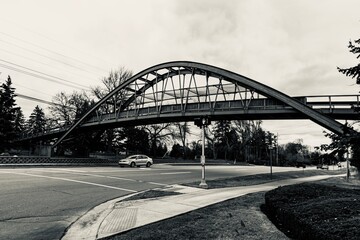 Fototapeta premium Bridge over Maple Road in Bloomfield Hills, MI Near the Oakland Country Club