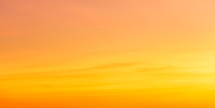 Hãy cùng thưởng thức bức hình về hoàng hôn cam để được truyền cảm hứng bởi sắc son tuyệt đẹp của mặt trời khi lặn trên chân trời.