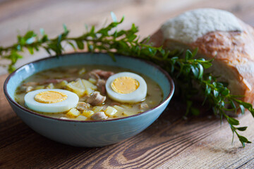 Żurek wielkanocny z chlebem © Ilona