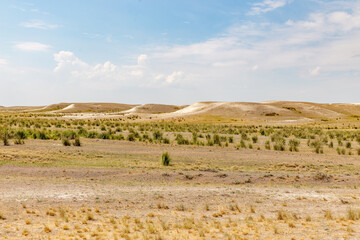 Obraz premium Chalk mountains (Pokrovsky mountains), Orenburg region, Southern Urals, Russia