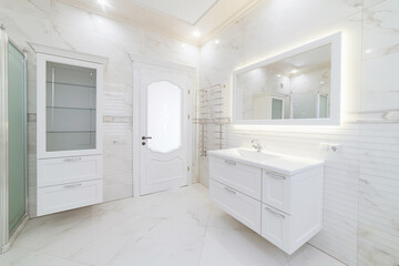 Fototapeta na wymiar bathroom interior in light tone with mirror and shower