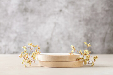 Empty round wooden podium for product presentation or cosmetics,  gypsophila flowers on ...