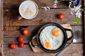 Breakfast. Fried eggs with tomatoes