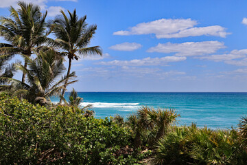 Fototapeta na wymiar The colors of the water, and sky are just beautiful along the ocean in the Palm Beach area of South Florida.