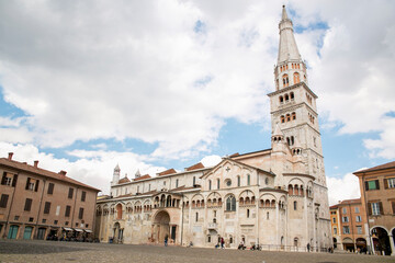 Fototapeta premium Panoramic view of Piazza Grande with the Duomo and Ghirlandina tower in Modena, Italy.