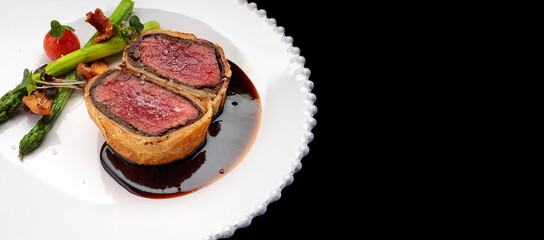 Beef Wellington with chanterelles, asparagus and black truffle with spicy Razmarin sauce