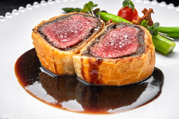 Beef Wellington with chanterelles, asparagus and black truffle with spicy Razmarin sauce