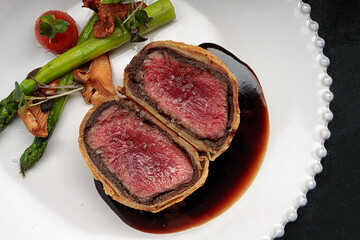 Beef Wellington with chanterelles, asparagus and black truffle with spicy Razmarin sauce