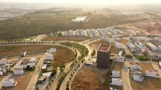 Construcci&oacute;n de viviendas edificios casas complejo habitacional en Zapopan Jalisco M&eacute;xico con &aacute;reas verdes