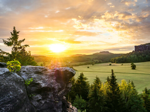 Quirl in der S&auml;chsischen Schweiz - Aussicht Richtung Gohrisch und Falkenstein