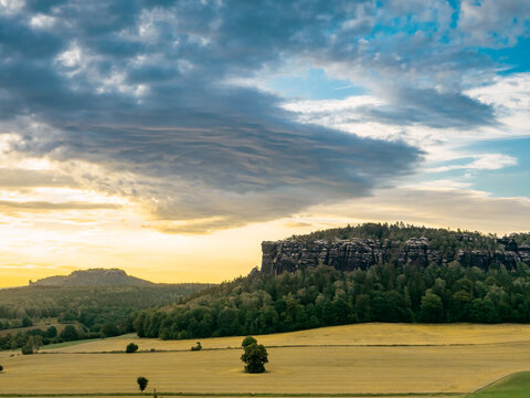 Quirl in der S&auml;chsischen Schweiz - Aussicht Richtung Feld und Pfaffenstein