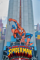 Obraz premium Giant Spiderman character above the entrance to the ride