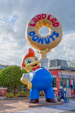 LardLad donuts sign at Universal Studios