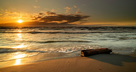 Naklejka premium Sunset by the sea. Nature and nature landscape at sunset.