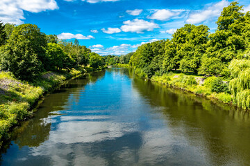 Fototapeta premium Cardiff Fluss im Park