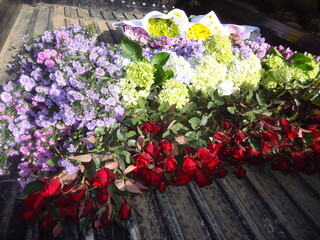 Splendid Flower Market Rose bucket