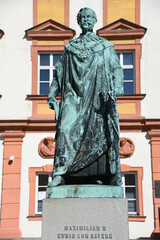 Das Denkmal vom K&ouml;nig Maximilian II. von Bayvon Bayern steht vor dem Alten Schloss in Bayreuth auf dem Ehrenhof. Die Statue des Maximiliandenkmal wurde 1860 gegossen. und steht auf einem Granitsockel.