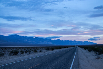 Fototapeta premium Sunsets in the Mojave