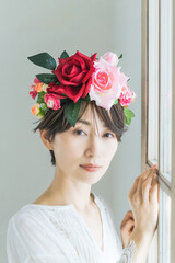 花冠を被った女性　美容イメージ