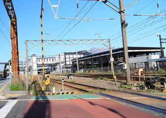 Fototapeta na wymiar 踏み切りから眺める鹿児島駅の風景