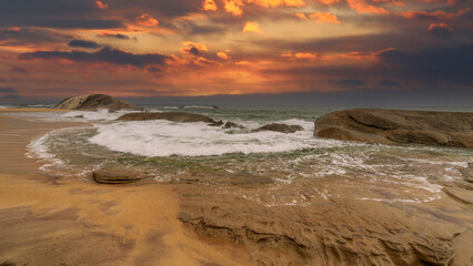 Fototapeta na wymiar beautiful sunset over the Indian Ocean Sri Lanka