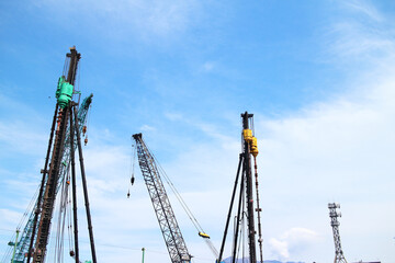 パイルドライバの建設工事のイメージ