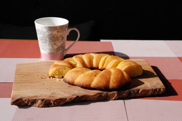 A mannequin on the board and a cup of tea. Lean menu. Breakfast in Lent.