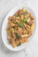 コンニャクと豚肉の炒め物