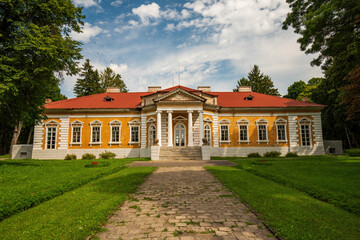 Fototapeta na wymiar Scenic view of ancient palace in old park, Samchyky, Khmelnytskyi region, Ukraine