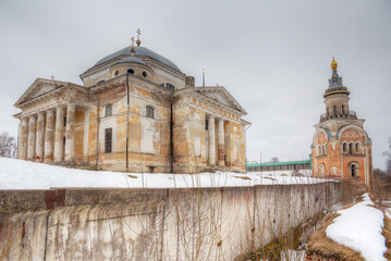 Obraz premium An ancient monastery in the city of Torzhok. Russia. Architecture of the 18th century. Shooting at an ultra-wide angle.