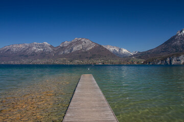 Obraz premium Ponton sur le Lac d'Annecy, Haute-Savoie, France