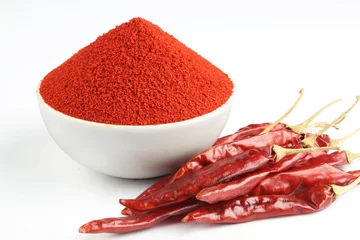 Fototapete Scharfe Chili-pfeffer Indian spice Red chilli powder in white ceramic bowl