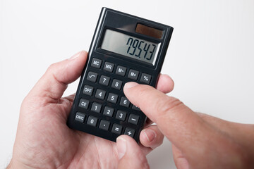 H&auml;nde mit Taschenrechner