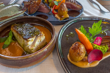 Filet de poisson et petits légumes sautés 