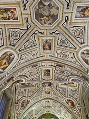 Affreschi della sacrestia del Vasari della chiesa di Sant'Anna dei Lombardi a Napoli.