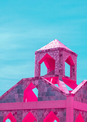 Stilvoller Raum der minimalistischen Architektur. Trendige Farbkombination. Rosa und blau. Geometrie und Details
