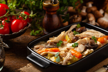 Chicken casserole. Served in black pots.