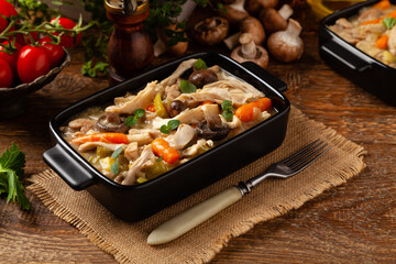 Chicken casserole. Served in black pots.