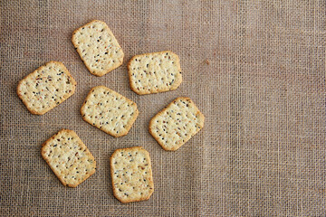 crispy diet crackers with cumin and quinoa seeds