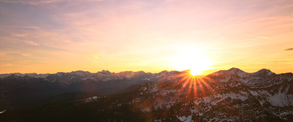 Fototapeta na wymiar Sundown on top of Bavarian Mountains