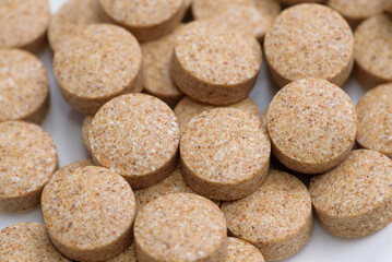 Supplement round tablets (skin color)