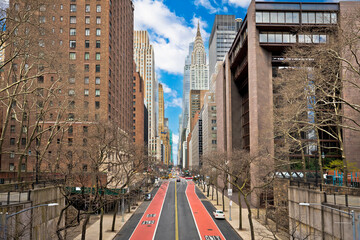 New York City street and architecture scenic view, East 42nd street - obrazy, fototapety, plakaty